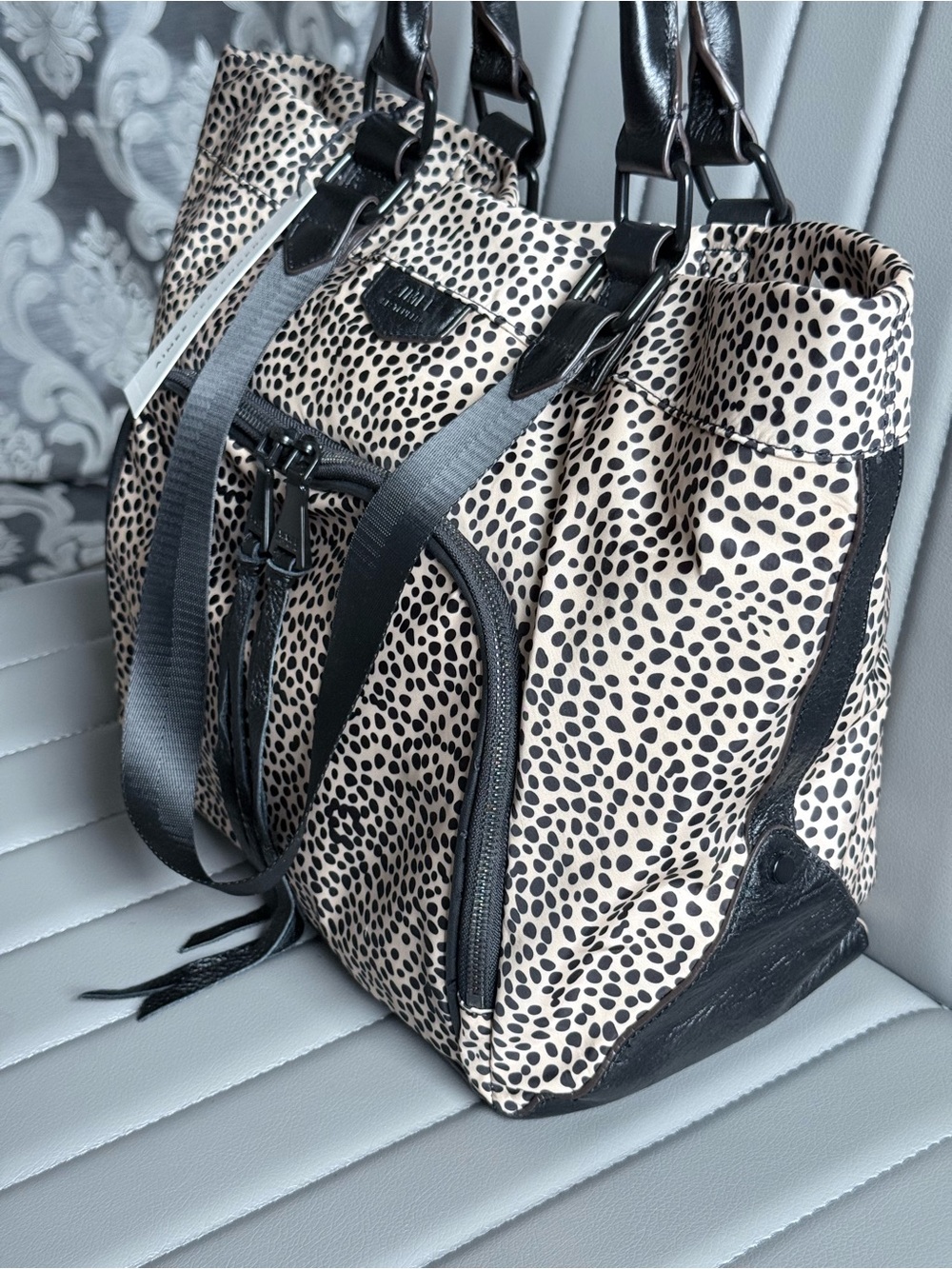 Aimee Kestenberg “Lighten Up” Large Tote Bag in Cheetah Print and Black Leather - Picture 3 of 9